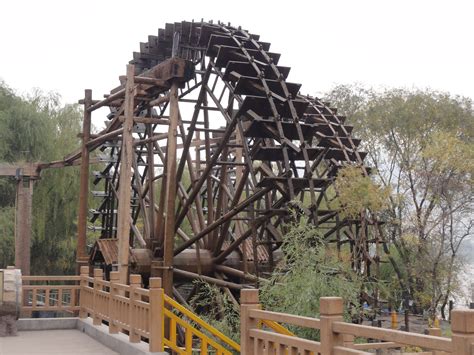 Lanzhou Water Wheel Park: Where Ancient Engineering Meets Modern Delight!