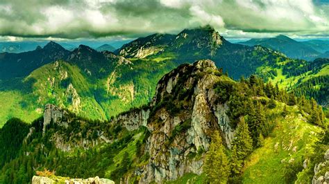 Mount Yuandang - Majestic Mountain Peaks Offering Breathtaking Panoramic Views!