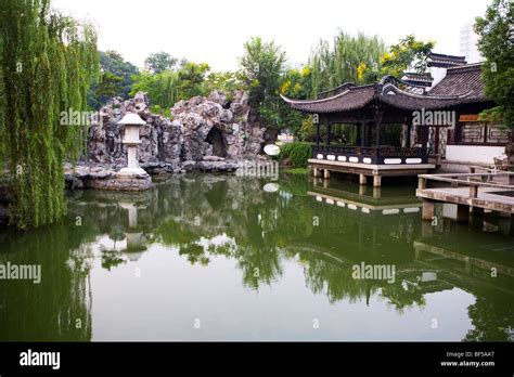 Baohe Park: Tranquil Oasis with Ancient History and Majestic Scenery!