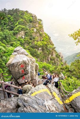 Mount Lushan: A Mystical Summit for Adventurers and Photographers!