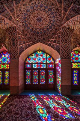 The Nasir al-Mulk Mosque: A Kaleidoscope of Colored Glass and Architectural Splendor!