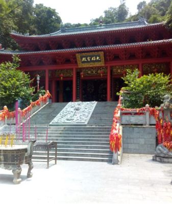 Qingyuan Temple: A Majestic Historical Oasis of Serenity and Reflection!